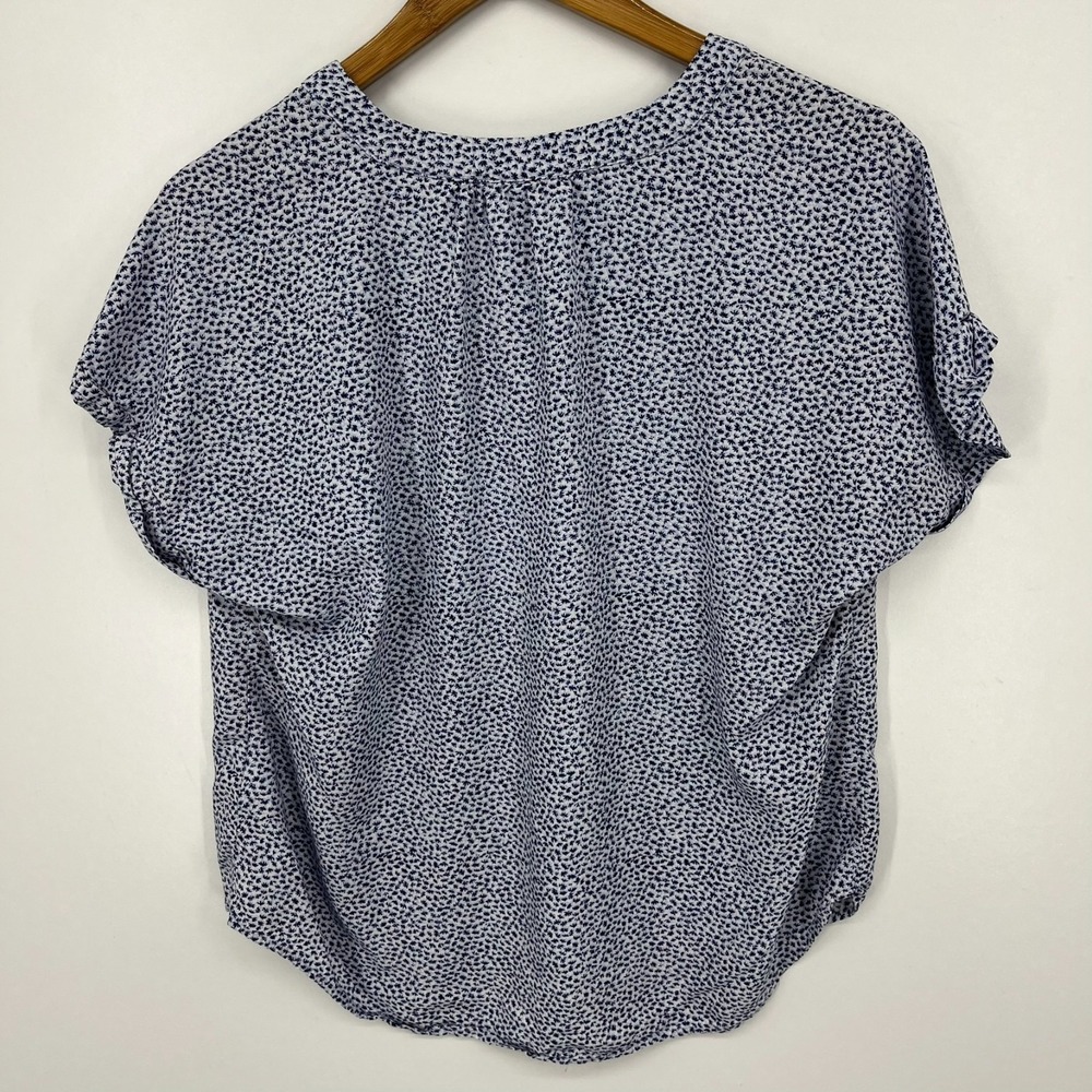 Gap Blouse Top Women's Size L Blue Short Sleeve V Neck Geometric Print Rayon - Picture 5 of 9